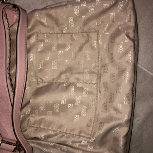 Michael Kors Leather Shoulder Bag EUC - Picture 13 of 15